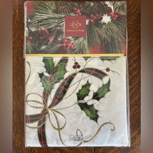 Lenox Festive Holiday Nouveau Holly and Ribbon Tablecloth in Green and Gold